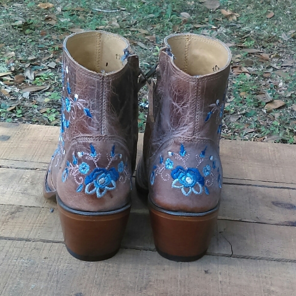 Blue floral embroidered booties - Picture 4 of 6